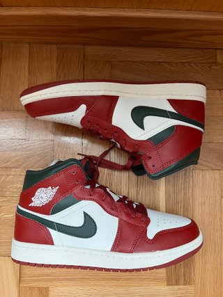 Nike Air Jordan 1 Mid burdeos/verde
