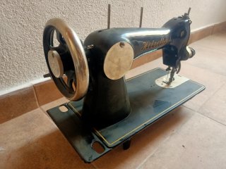 Máquina de coser antigua Helvetia