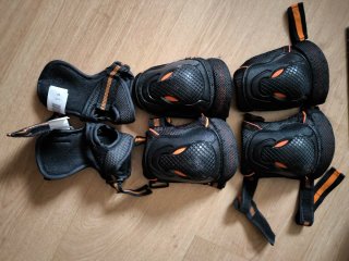 Patines en línea rosas Talla 30-32 + protecciones