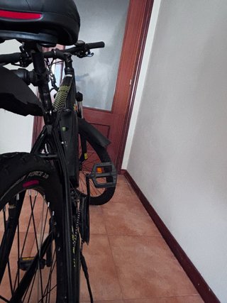 Bicicleta de montaña negra