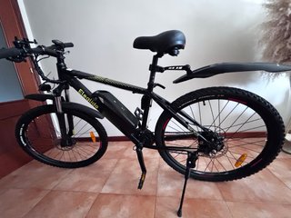 Bicicleta de montaña negra