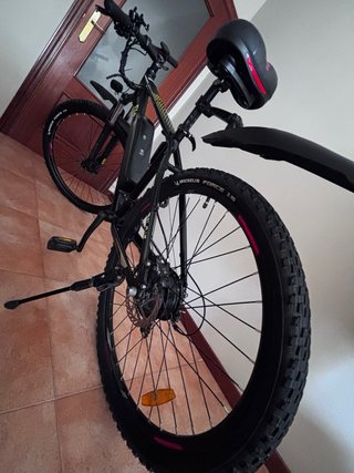 Bicicleta de montaña negra