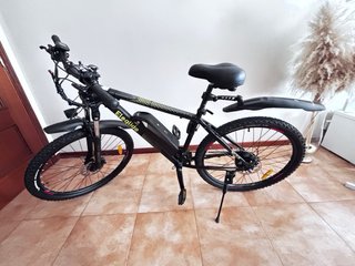 Bicicleta de montaña negra