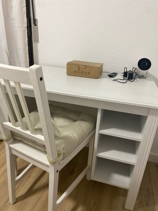 Escritorio y silla para estudiantes estan nuevas