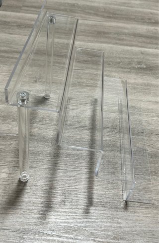 Expositor escalera para muñecos, Lego, Funkos, etc