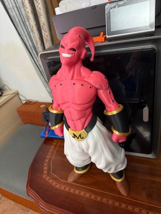 Muñecos super buu y otro