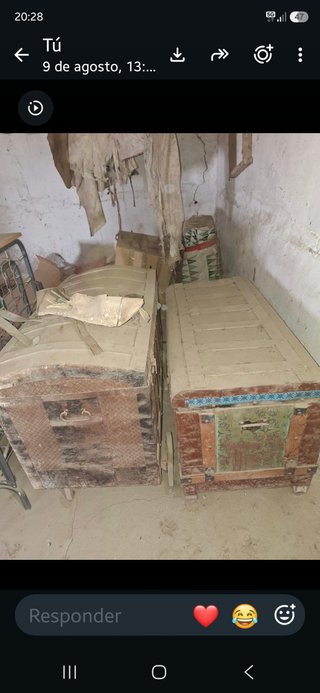 Baúles antiguos de madera y metal