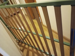 Somier con patas metálicas y lamas de madera