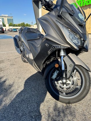 Kymco AK550 Maxi Scooter Negra/Gris