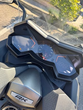 Kymco AK550 Maxi Scooter Negra/Gris