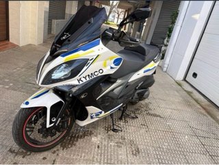 Kymco 400cc Maxi Scooter Blanco y Azul
