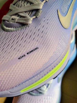 Zapatillas sneakers Nike Zoom Vomero, talla 37.5