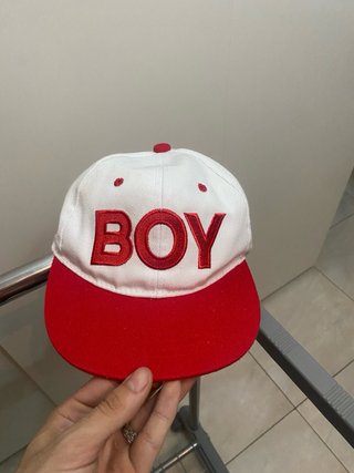 Gorra Gris y Roja con Escudo