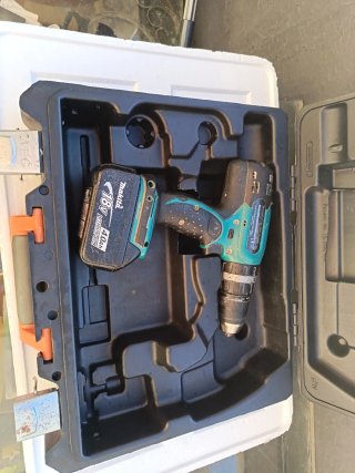 Set Makita 18V 2 Taladros + 2 Baterías cargador.