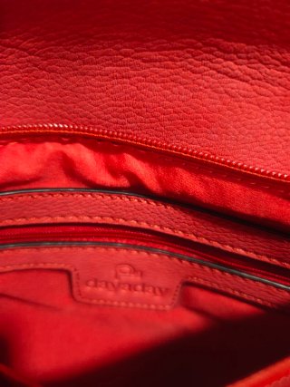 Bolso de mano rojo