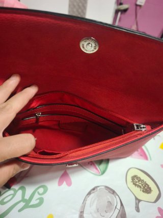 Bolso de mano rojo