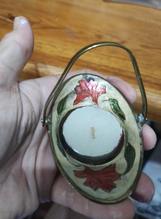 Cestita de latón esmaltada con flores