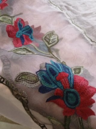 Pañuelo J.S. Ondo Gris Bordado Floral