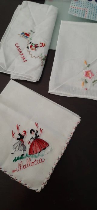 Lote 20 Pañuelos Vintage, estampados y bordados.
