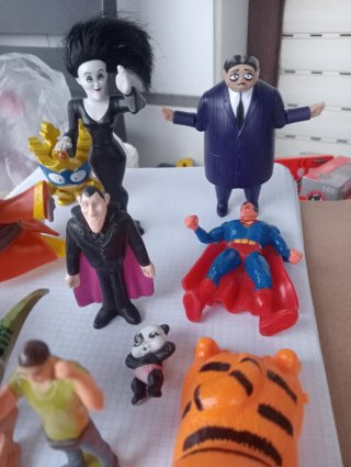 Lote 19 figuras de juguete variadas