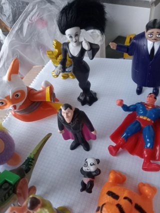 Lote 19 figuras de juguete variadas
