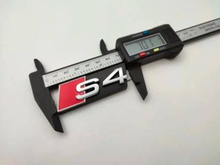 EMBLEMA INSIGNIA LOGO PARRILLA AUDI S4