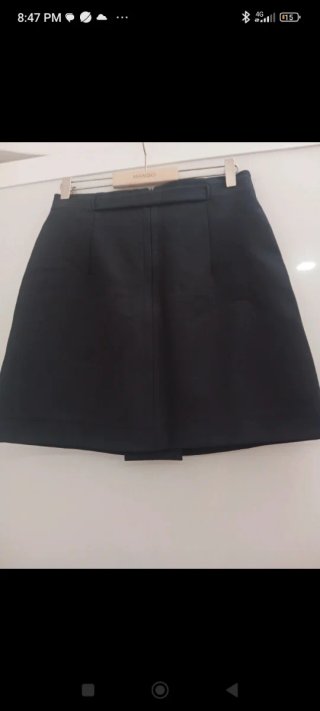 Falda corta negra