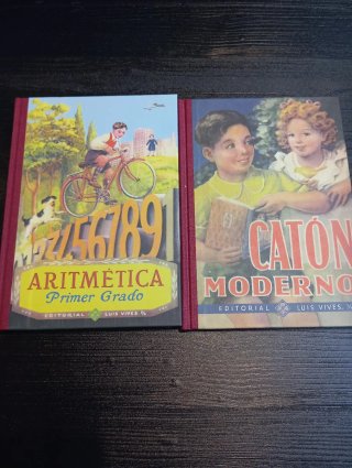 Lote de 2 reproducciones de antiguos libros escola
