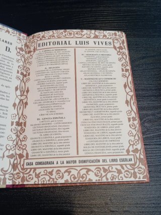 Lote de 2 reproducciones de antiguos libros escola
