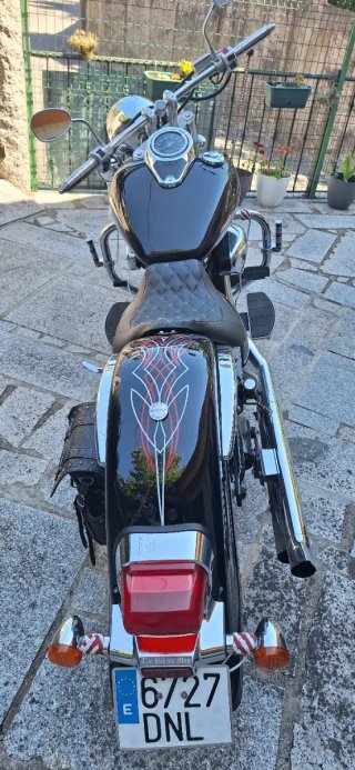 Suzuki Intruder C800 Negra