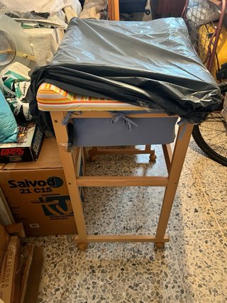 Cambiador de bebé con bañera y accesorios