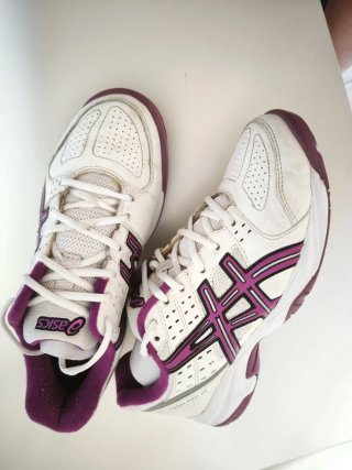 Lote Zapatillas Asics Talla 37 y zapatillas negras