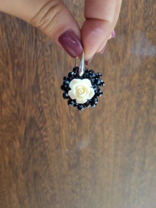 Brincos flor rosa creme/Pendientes flor plata