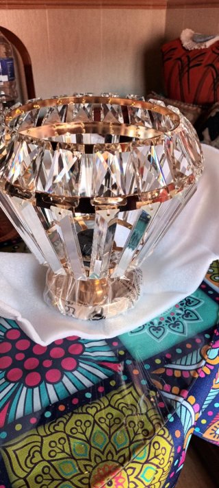 Lámpara de cristal y metal dorada