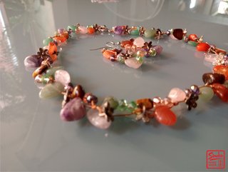 Conjunto collar, pendientes y pulsera de piedra