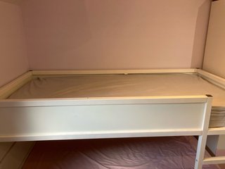 Cama alta Kura IKEA blanca