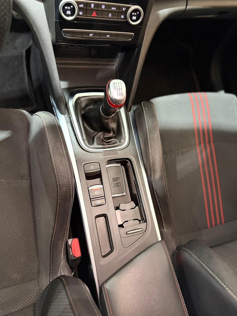 Renault Mégane 2021, foto 11