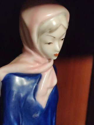 Figura porcelana vintage mujer flores