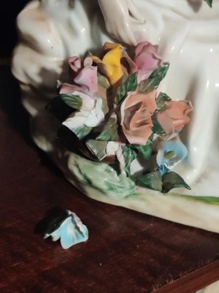 Figura porcelana vintage mujer flores