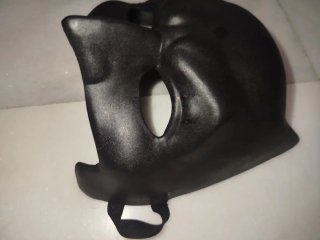 Máscara de juguete negra