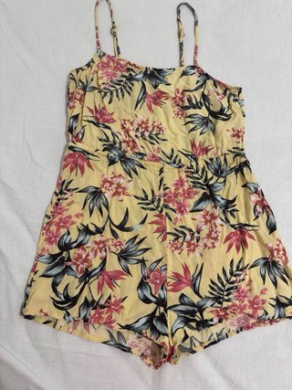Mono corto floral rojo y top