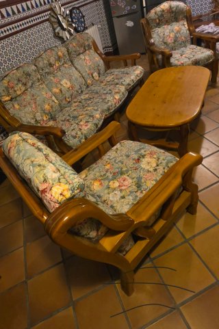Conjunto rústico sofá, 2 sillones y mesa madera