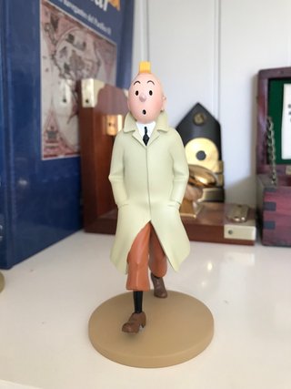 Figura Tintin con gabardina