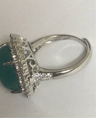 Anillo de Plata con Piedra Verde