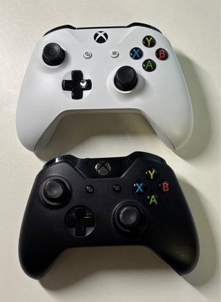 Xbox One S Blanca con 2 mandos