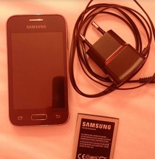 Samsung Movil Negro + Cargador + Batería