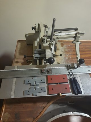 Pantógrafo para grabar letras