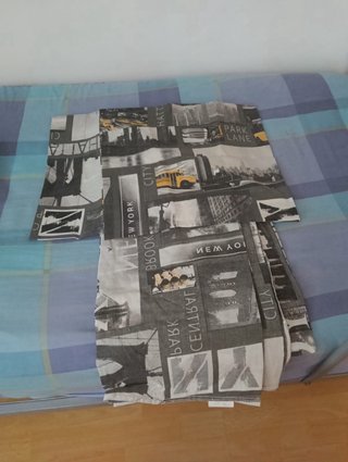 Literas metálicas con colchones y almohadas