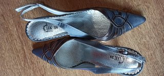 Zapatos de fiesta. Gris-plata. T-38. A estrenar.