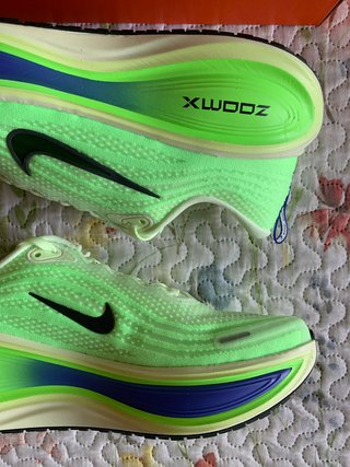 Nike Vomero Plus "Volt Tint Lime" (T. 42,5EU)